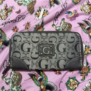 Vintage-style Guess G-Logo Wallet in Black and Gray
